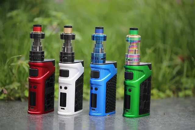 geekbar sour gush device flat lay with flavor icons